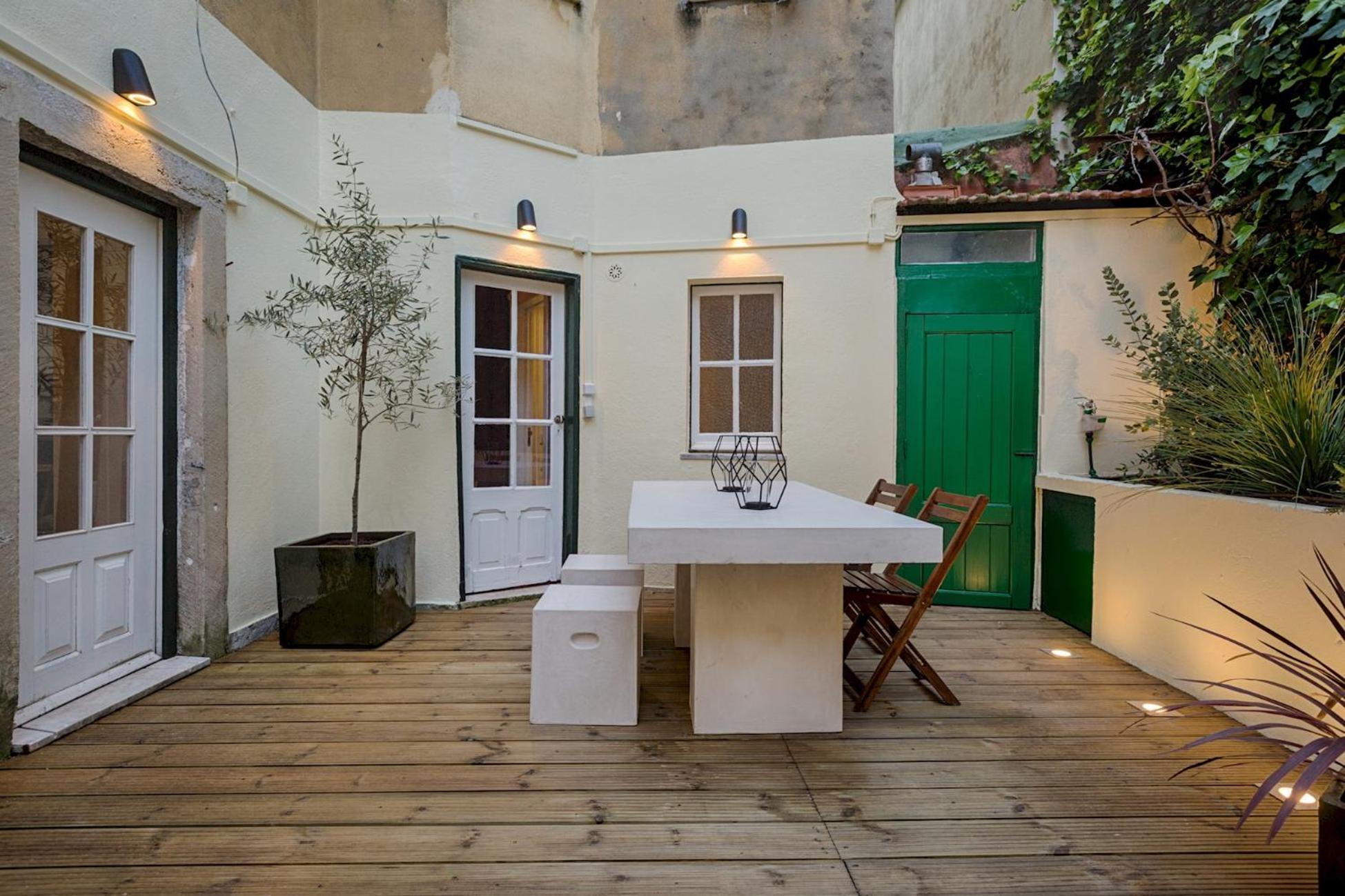 Romantic Gem In Santos Lisbon Exterior photo